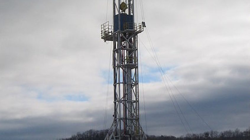 Platforma wiertnicza wydobywająca gaz z łupków, Pensylwania, USA