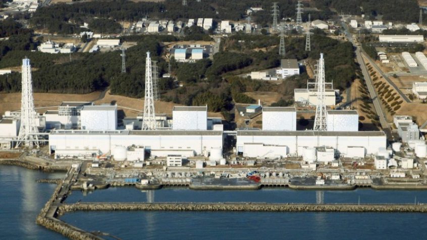 Elektrownia jądrowa Fukushima I, w której doszło do awarii na skutek ogromnego trzęsienia ziemi. Zniszczeniu uległ budynek reaktora nr 1 (na zdjęciu pierwszy od prawej) kliknij by powiększyć