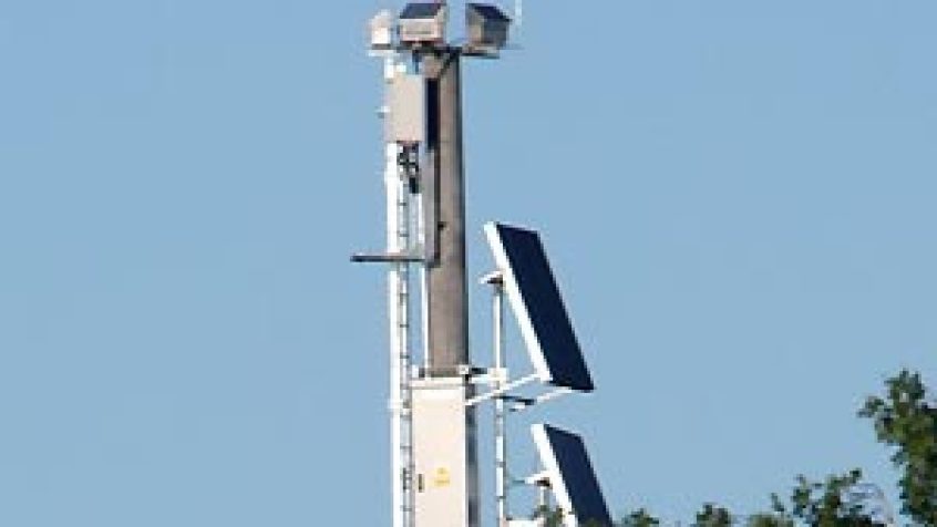 Lampy ostrzegawcze na mazurskich jeziorach