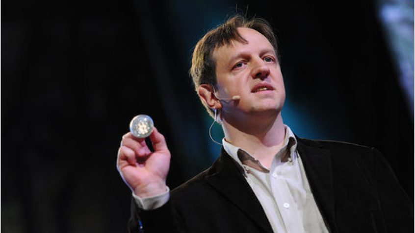 Harald Haas, profesor Uniwersytetu w Edynburgu zademonstrował technologię Li-Fi, która wykorzystuje światło do bezprzewodowej transmisji danych.