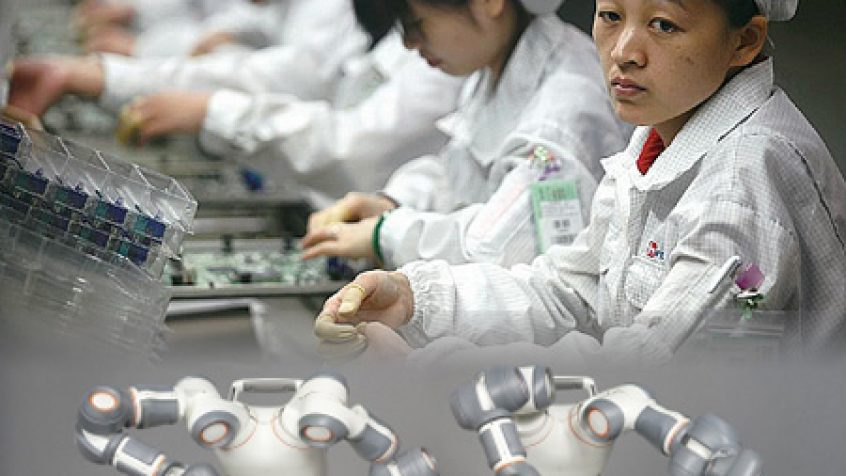 Foxconn zastąpi część załogi milionem robotów