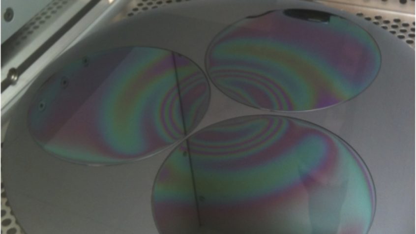 8-calowe wafle krzemu wykorzystywane w technologii Bridgelux w reaktorze MOCVD