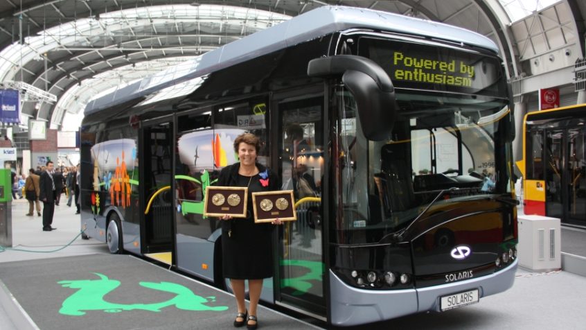 Solange Olszewska Prezes Zarządu Solaris Bus & Coach S.A. z Medalami Targów Kielce - za najlepszy produkt i najlepsze stoisko targowe