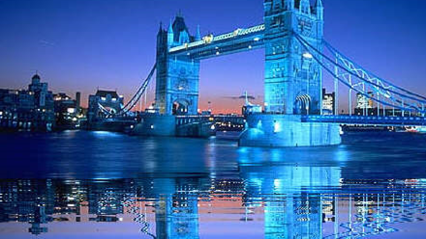Londyński Tower Bridge oświetlony LEDami na Igrzyska Olimpijskie 2012