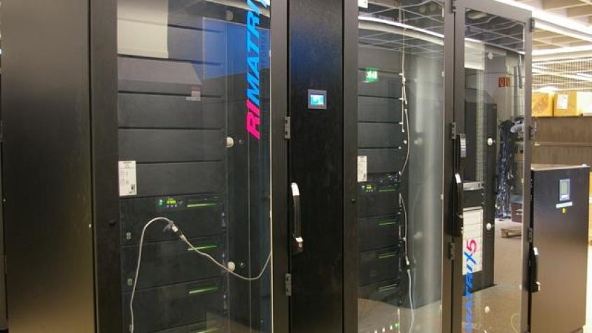 Dzięki IBM MMT oraz Rittal RiZone możliwe było w centrum obliczeniowym IBM obniżenie zapotrzebowania na energię chłodzenia z 24,1 do 17,8 kWh