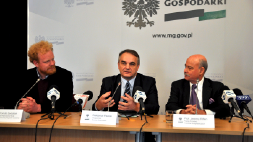 Konferencja prasowa Waldemara Pawlaka z prof. Jeremy’m Rifkin’em i dr Tomášem Sedláčkiem