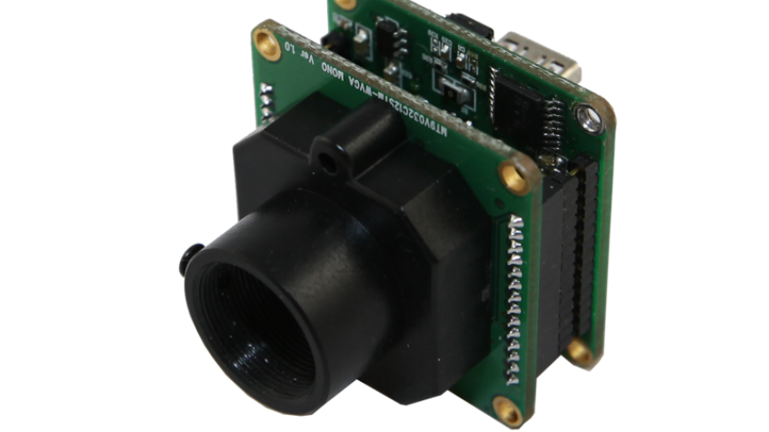 Odbiornikiem promieniowania jest monochromatyczna kamera CMOS o rozdzielczości 1,3 Megapixela dołączona do komputera klasy PC