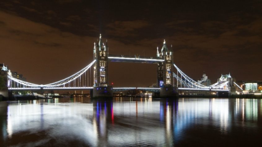 Londyński Tower Bridge oświetlony LEDami na Igrzyska Olimpijskie 2012