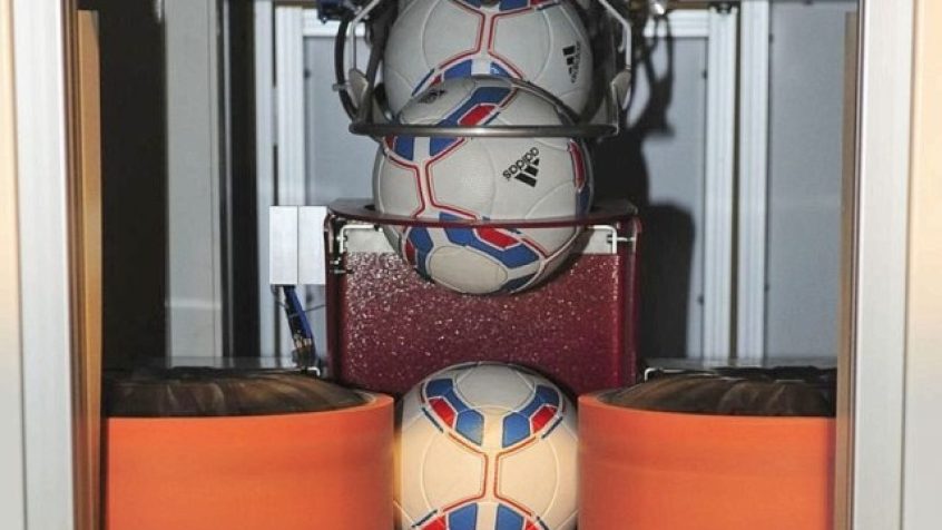 Robot Footbonaut pomoże w treningach piłkarzy Borussii Dormund