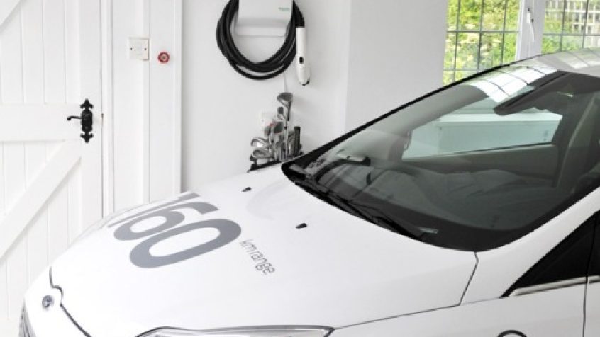 Ford Focus Electric i domowa stacja ładowania EVLINK od Schneider Electric