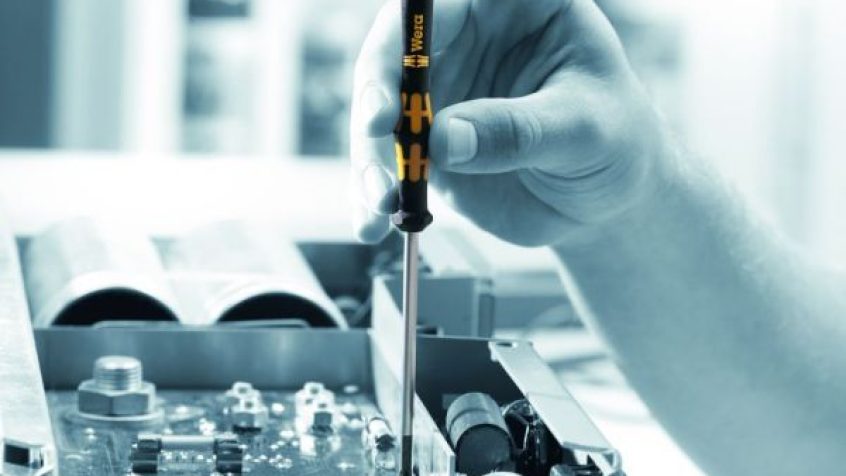Zestaw wkrętaków dla specjalistów zajmujących się profesjonalnie pracami precyzyjnymi w elektronice, mechanice, automatyce i robotyce
