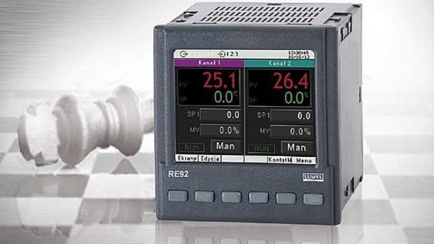 Nowy dwukanałowy regulator temperatury do zastosowań przemysłowych RE92