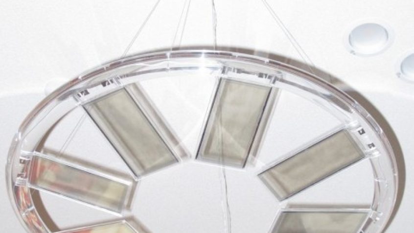 Zasilany bezprzewodowo przeźroczysty panel OLED