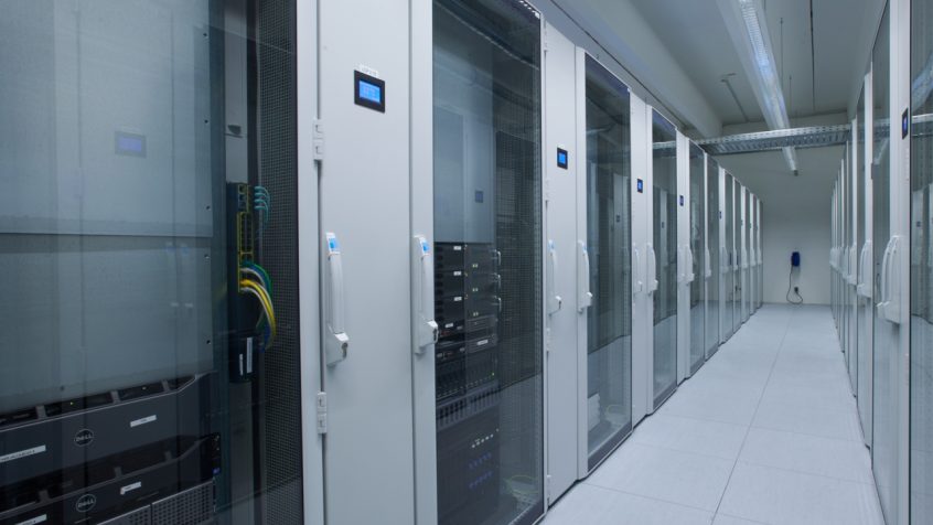 Dla ekstremalnie wysokich wymagań superkomputerów odnośnie chłodzenia Rittal udostępnia LCP o mocy do 60 kW na powierzchni zaledwie 0,36 metra kwadratowego.