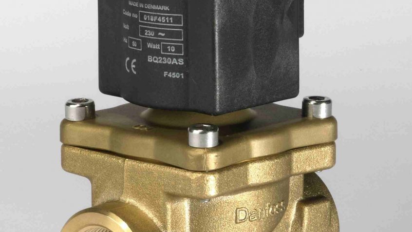 Elektrozawór Danfoss EV245B z wymienną cewką przeznaczony do instalacji parowych