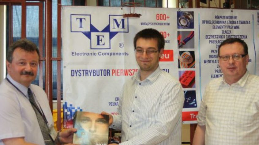 Wojciech Kuczyński, przedstawiciel TME, odwiedził ZS nr 3 w Ostrowcu w maju 2013. Podczas wizyty przekazał na cele dydaktyczne elementy z oferty firmy i został wyjątkowo miło ugoszczony przez dyrekcję placówki. Spotkanie zakończyło się obietnicami przyszłej współpracy.