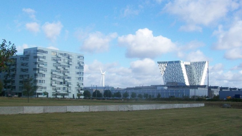 Wiatrak jako część sławnego duńskiego centrum kongresowego (Bella Center), w którym odbyła się międzynarodowa konferencja klimatyczna COP 15 w Kopenhadze