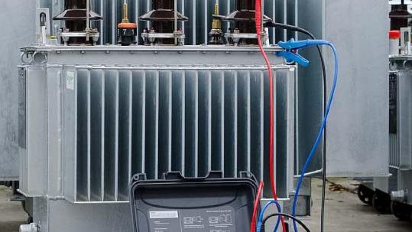 Pomiary izolacji transformatora miernikiem MIC-10k1 produkcji Sonel S.A.