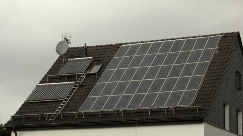 Solary na dachu domu jednorodzinnego