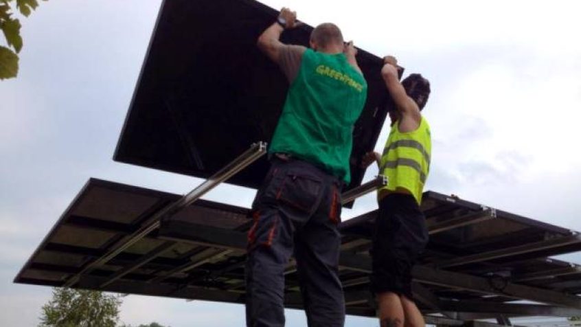 Na potrzeby festiwalu powstała mikroinstalacja z panelami fotowoltaicznymi, która podąża za ruchem słońca
