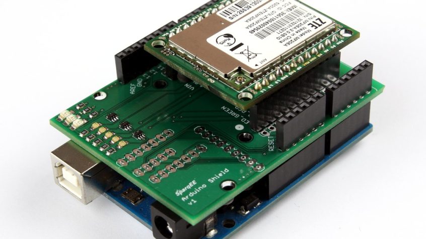 Moduł CELLv1.0 2G+3G w zestawie z nakładkami — opcja łączności z systemem telefonii komórkowej dla urządzeń Raspberry Pi i Arduino