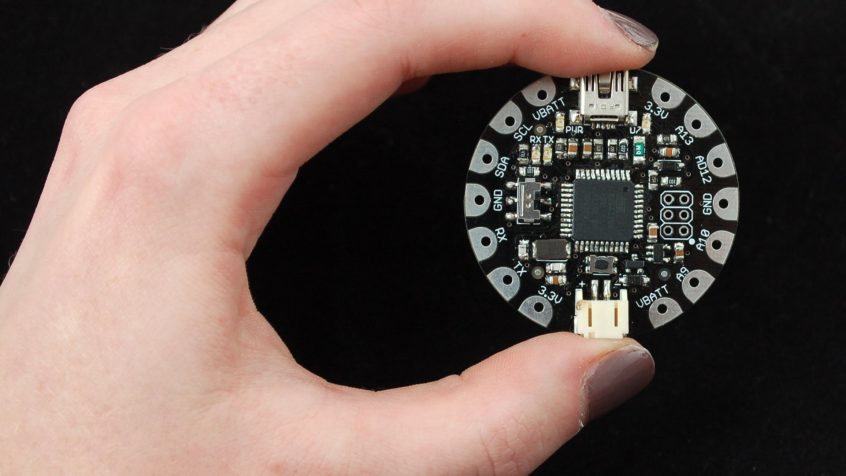 Możliwość zaprojektowania własnego urządzenia „wearable” przy użyciu nowego zestawu FLORA Adafruit