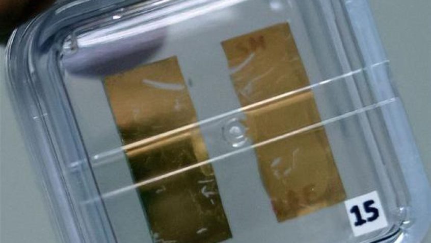 Wyprodukowany innowacyjną metodą metalurgiczną grafen zaprezentowany dziennikarzom w specjalistycznym laboratorium Politechniki Łódzkiej. Metodę produkcji opracował zespół pod kierownictwem profesora Piotra Kuli.