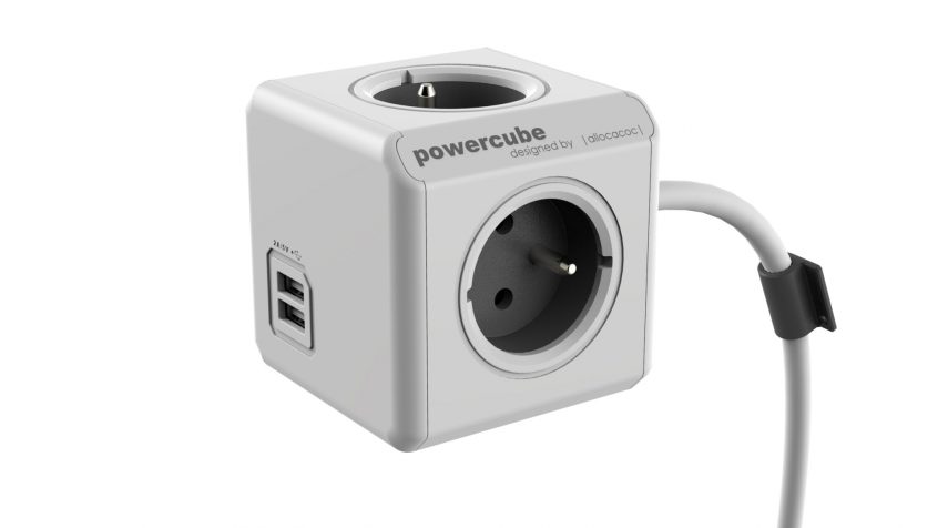 PowerCube to kompaktowe połączenie listwy zasilającej z ładowarką USB