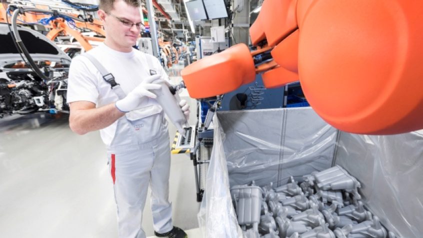 Współpraca człowiek-robot w procesie produkcyjnym Audi