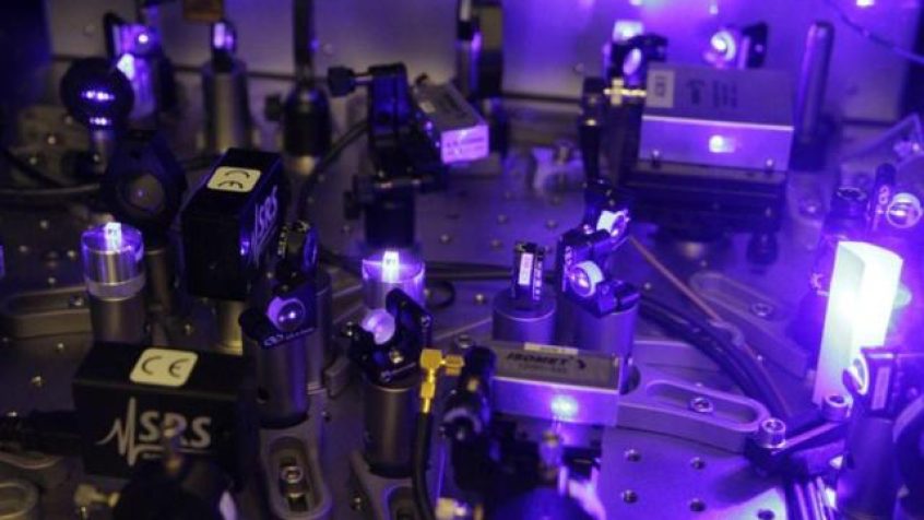 Pierwszy w Polsce optyczny zegar atomowy uruchomiony w Toruniu