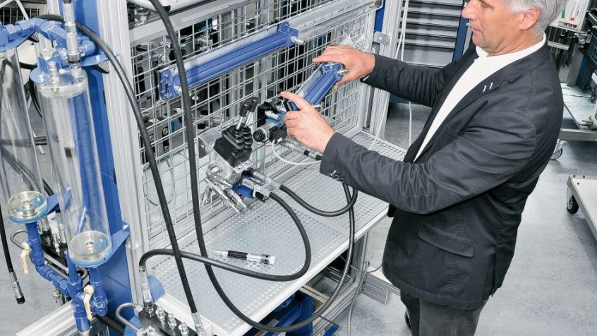 Hydraulika w praktyce na stanowiskach dydaktycznych firmy Bosch Rexroth