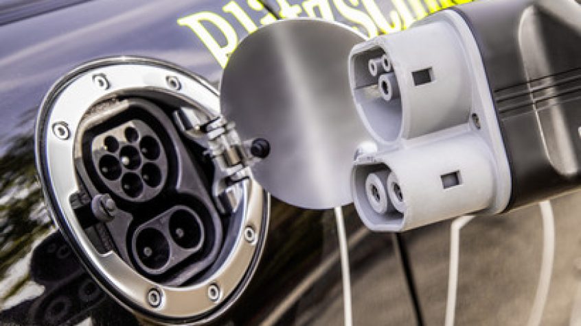 Charging Interface Initiative e.V. (CharIN) wspiera wprowadzenie jednolitych techniczne standardów Combined Charging Systems (CCS), a rozwojowo dąży też do wprowadzenia możliwości ładowania o mocy 150kW.