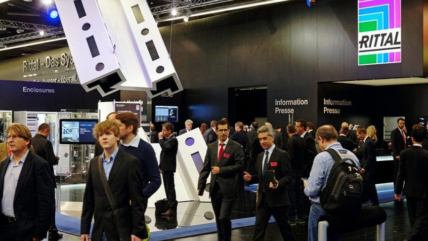 „Nasze kompetencje. Twoje korzyści.“ – pod tym hasłem Rittal zaprezentuje na targach SPS IPC Drives w Norymberdze całkiem nowe spojrzenie na proces tworzenia wartości w produkcji urządzeń sterowniczych i rozdzielczych.