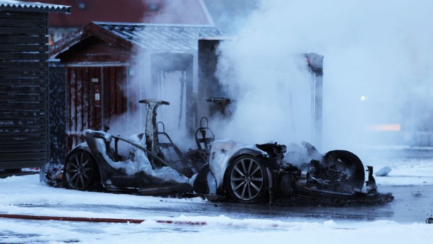 Tesla S spłonęła podczas ładowania w Norwegii