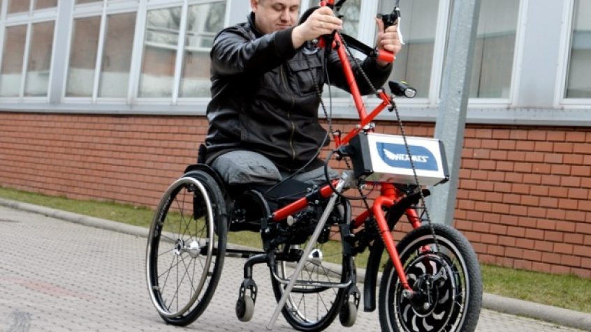 Hybrydowa przystawka do napędu wózka inwalidzkiego z Politechniki Białostockiej