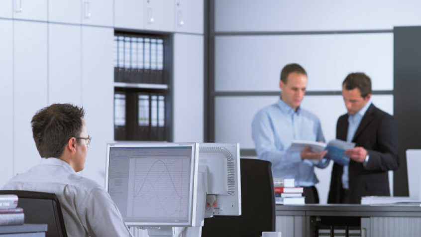 Szybkie wykrywanie i analizowanie danych produkcyjnych bezpośrednio z maszyny, przy użyciu aplikacji Excel pakietu Office.