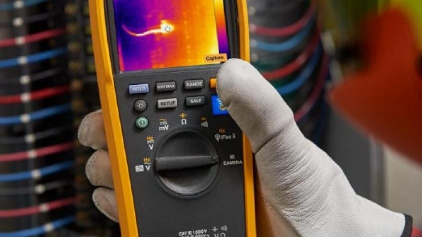 Fluke wprowadza pierwsze urządzenie na rynku integrujące dwa przyrządy - kamerę termowizyjną i multimetr cyfrowy – Fluke 279 FC