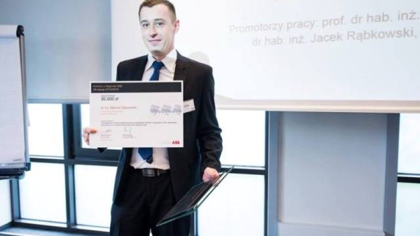 Dr inż. Mariusz Zdanowski z Wydziału Elektrycznego Politechniki Warszawskiej, zwycięzca tegorocznej edycji Konkursu o Nagrodę ABB.