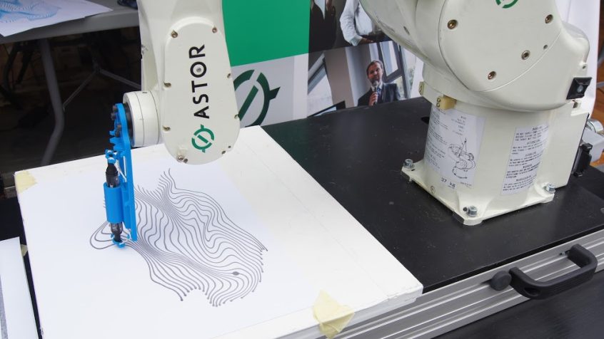 Studenci Politechniki Krakowskiej sięgnęli po maszynę wykorzystywaną zwyczajowo w przemyśle i udowodnili, że architektura i robotyka mogą współdziałać.