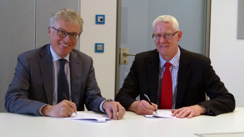 Od lewej: Gian Paolo Arosio, Senior Vice President Festo w Europie i Kevin Shield, Head of Category A&C w Electrocomponents.