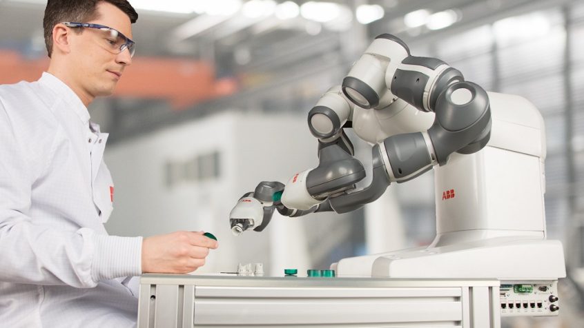 YuMi – współpraca człowieka z robotem