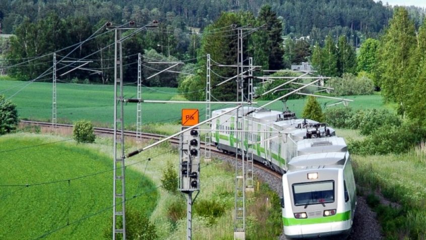 Technologia przechylania pociągów z napędami hydraulicznymi sterowanymi cyfrowo