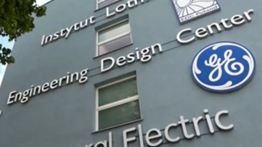 Montaż turbiny w elektrowni gazowej
