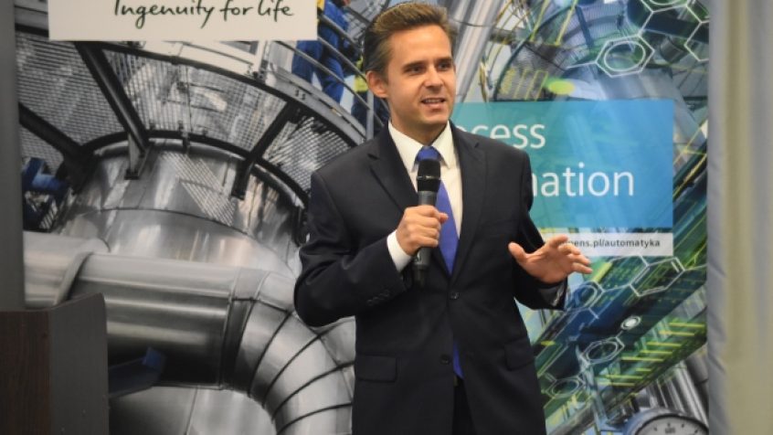 Szymon Paprocki z firmy Siemens otwiera konferencję Process Automation