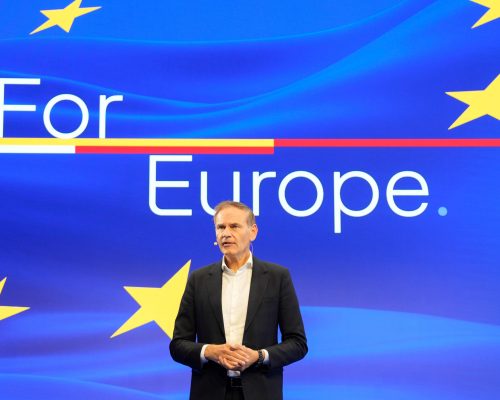 Podczas wydarzenia „For Europe” w przeddzień otwarcia Paris Motor Show Grupa Volkswagen, w ścisłej współpracy ze światem polityki, łączy transformację przemysłową, suwerenność technologiczną i atrakcyjne produkty w spójny europejski program na przyszłość.